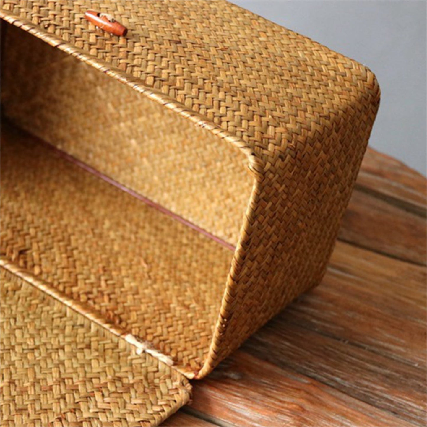 Handwoven Seagrass Basket with Lid — Coffee Brown