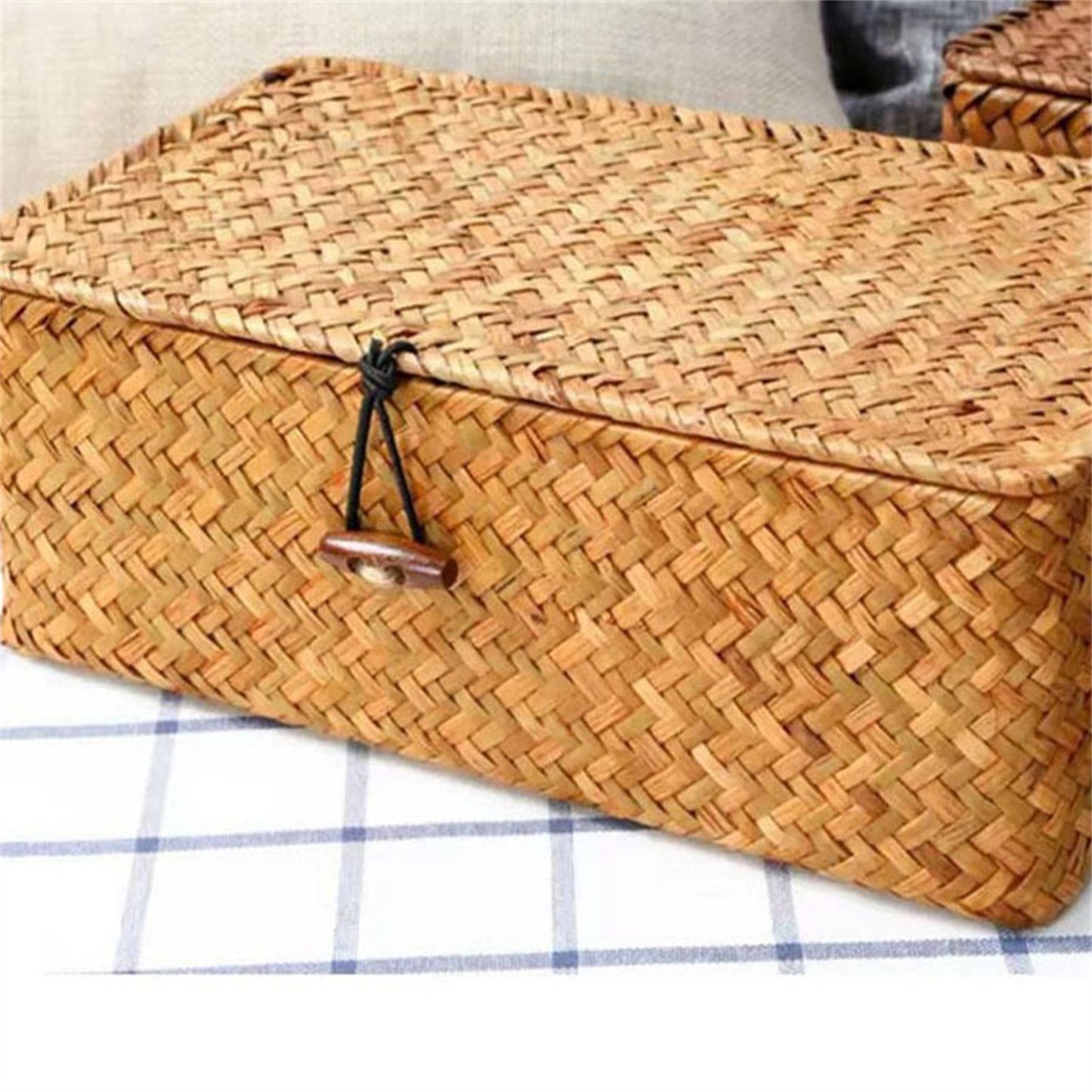 Handwoven Seagrass Basket with Lid — Coffee Brown