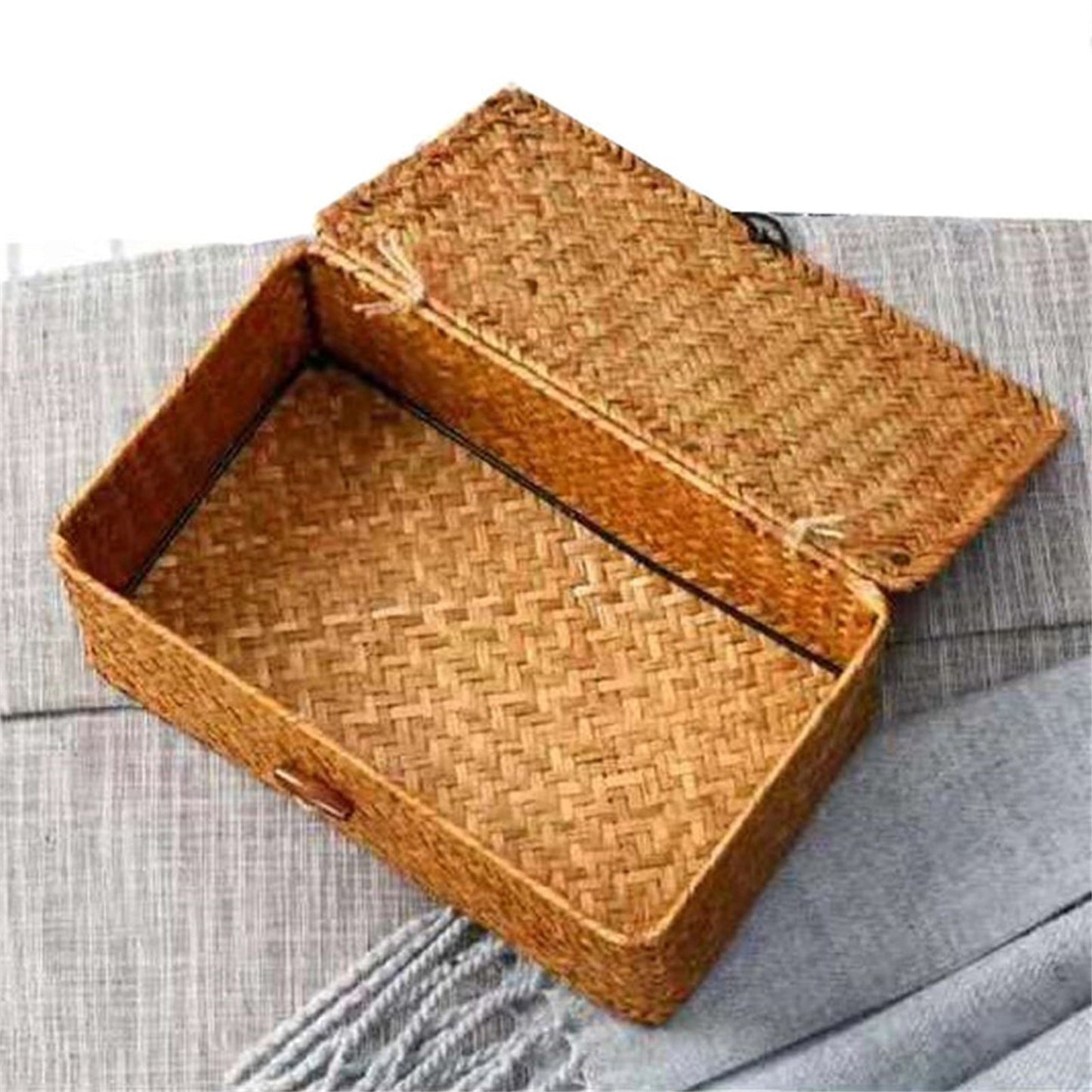 Handwoven Seagrass Basket with Lid — Coffee Brown