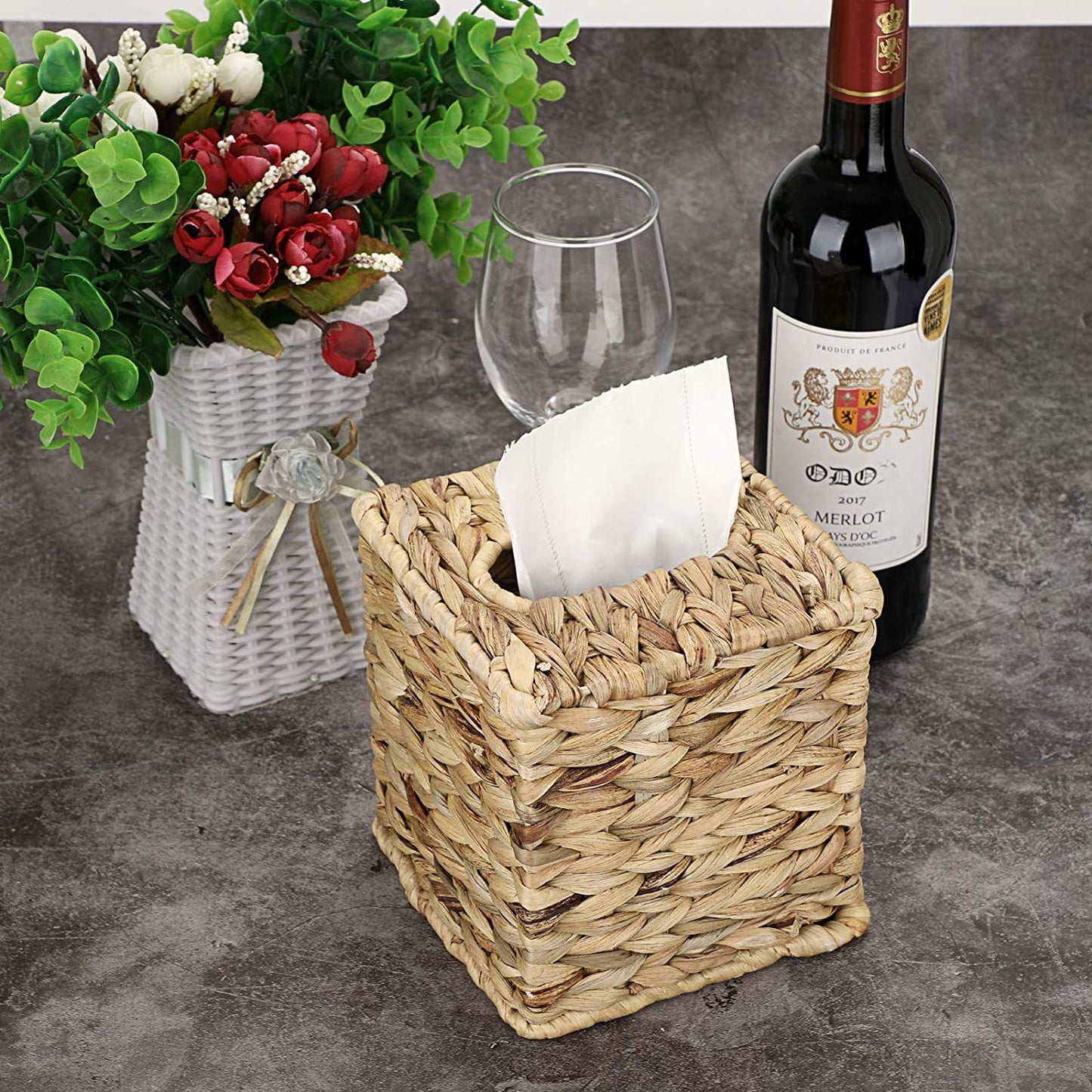 Water hyacinth grass Tissue Box Cover, Rustic Decorative Wicker Water Hyacinth Tissue Box Cover Square for Desk Home spa Office (14.5*14.5*15cm)