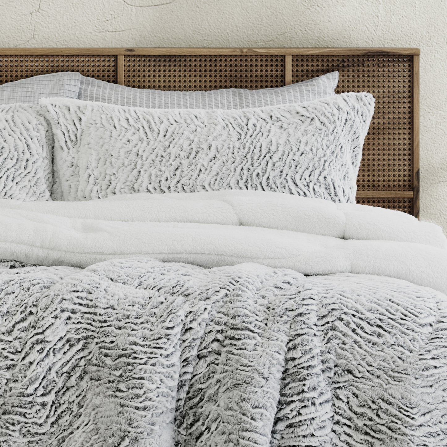 Boudoir Faux Fur Comforter Set - Queen/King