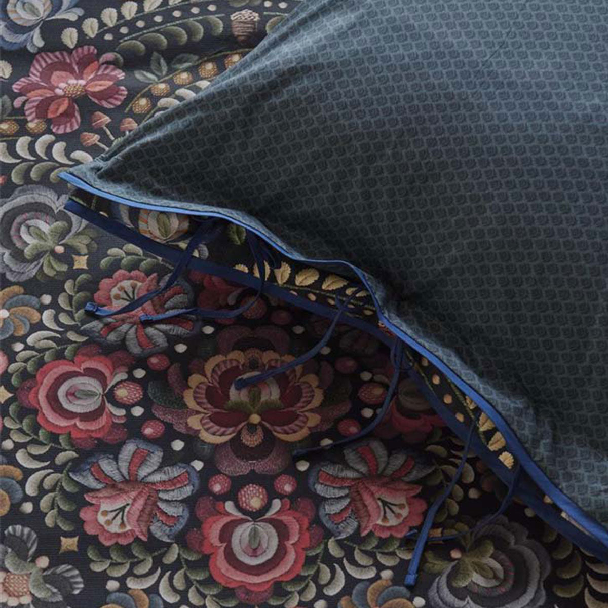 Piped Ricamo Dark Blue Cotton Quilt Cover Set - Queen